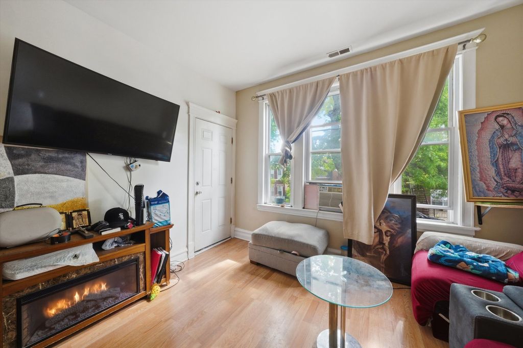 Image 18 of property listing at 2736 S Kildare Avenue, Chicago, IL 60623