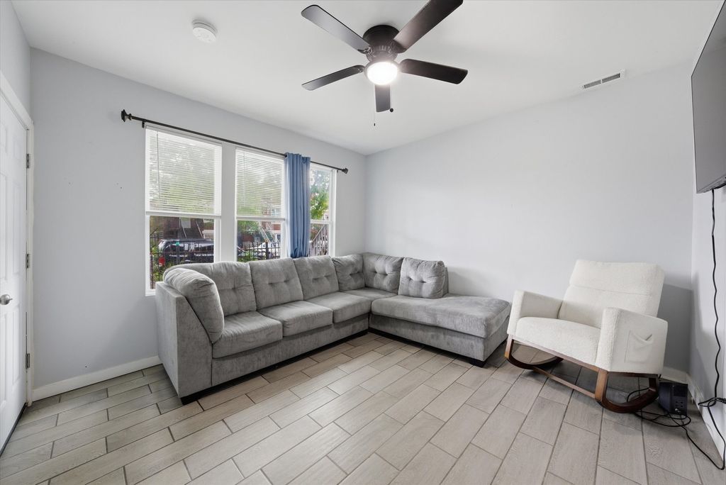 Image 6 of property listing at 2736 S Kildare Avenue, Chicago, IL 60623