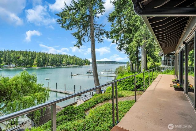 6490 NE Monte Vista Drive, Bainbridge Island, WA 98110
