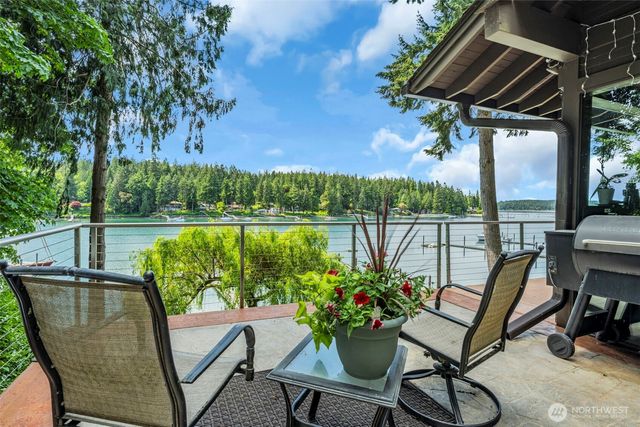 6490 NE Monte Vista Drive, Bainbridge Island, WA 98110