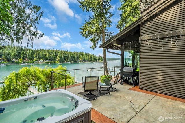 6490 NE Monte Vista Drive, Bainbridge Island, WA 98110