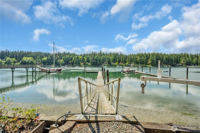 6490 NE Monte Vista Drive, Bainbridge Island, WA 98110