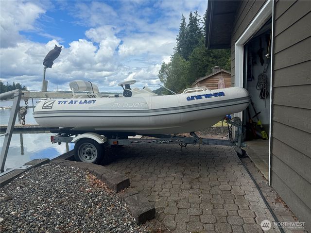 6490 NE Monte Vista Drive, Bainbridge Island, WA 98110