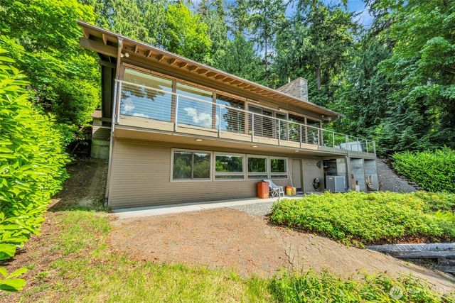 6490 NE Monte Vista Drive, Bainbridge Island, WA 98110