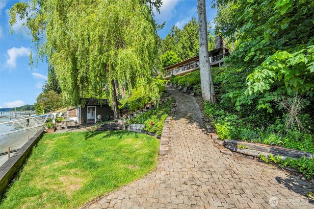 6490 NE Monte Vista Drive, Bainbridge Island, WA 98110