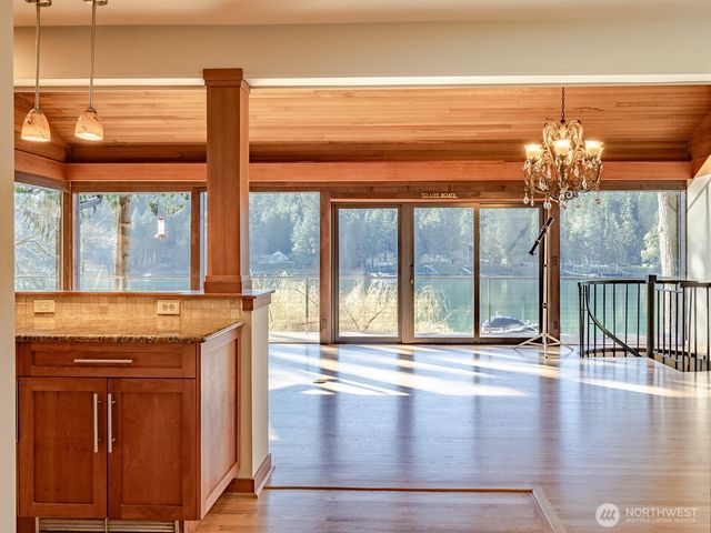6490 NE Monte Vista Drive, Bainbridge Island, WA 98110