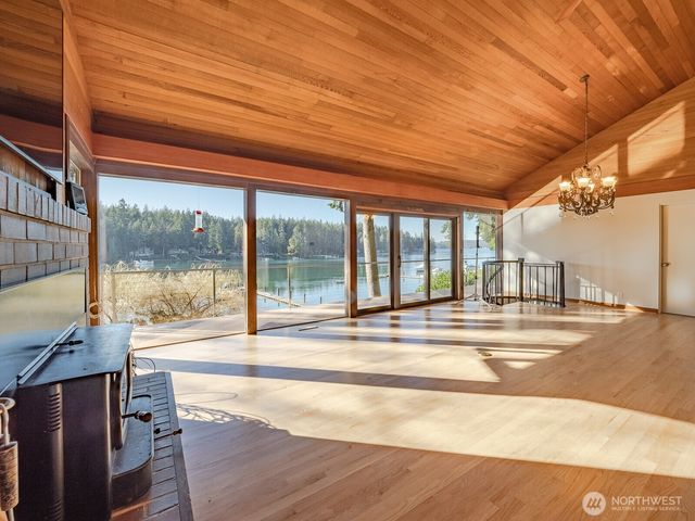 6490 NE Monte Vista Drive, Bainbridge Island, WA 98110
