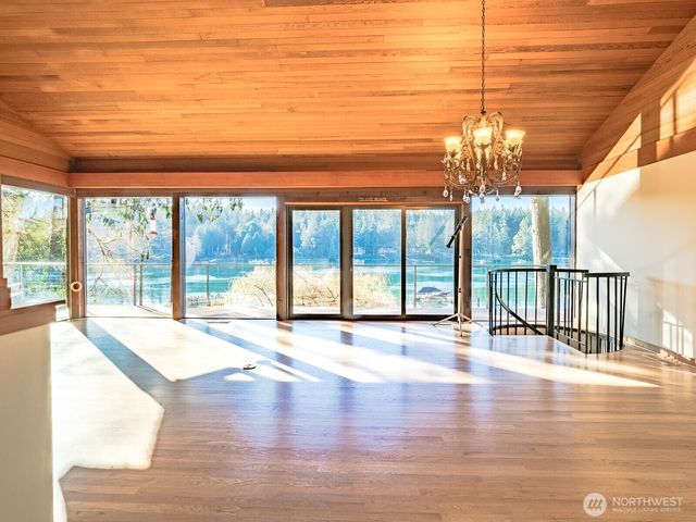 6490 NE Monte Vista Drive, Bainbridge Island, WA 98110