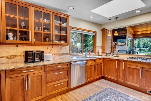 6490 NE Monte Vista Drive, Bainbridge Island, WA 98110