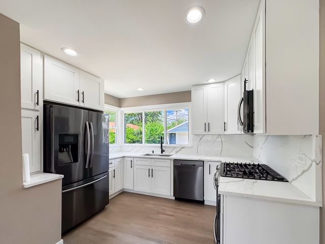 1847 Boeger Avenue, Westchester, IL 60154