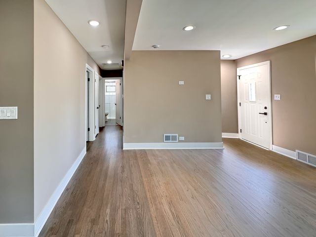 1847 Boeger Avenue, Westchester, IL 60154