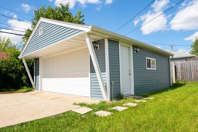 1847 Boeger Avenue, Westchester, IL 60154