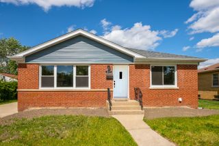 1847 Boeger Avenue, Westchester, IL 60154