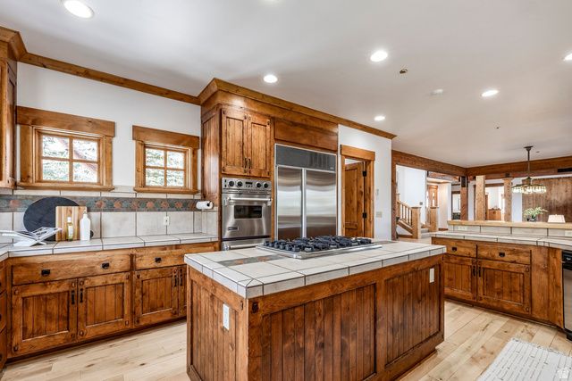 3079 FAIRWAY HILLS CT, Park City, UT 84060