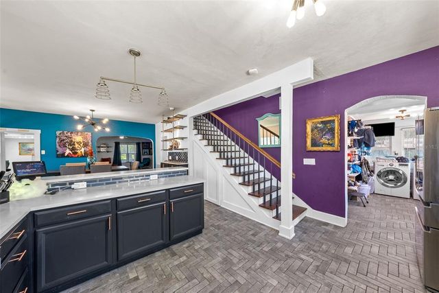 1207 9TH AVENUE N, St Petersburg, FL 33705
