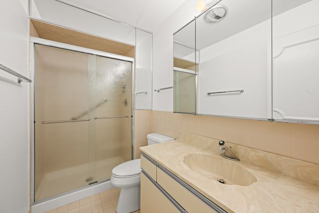 1125 Lake Cook Road 209, Northbrook, IL 60062