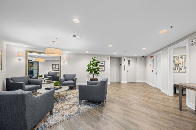 1125 Lake Cook Road 209, Northbrook, IL 60062