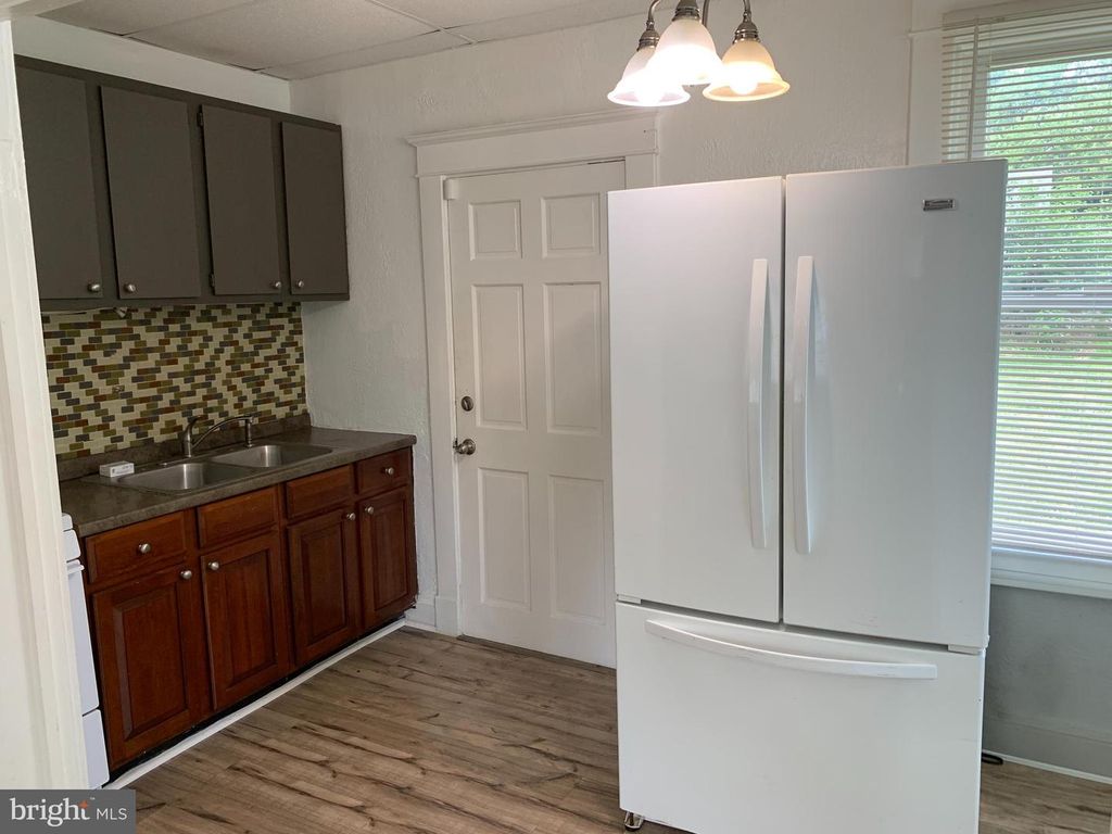 Image 5 of property listing at 412 BROADVIEW BLVD N, Glen Burnie, MD 21061