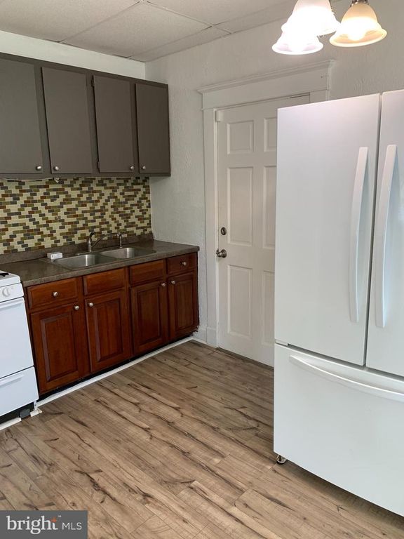 Image 6 of property listing at 412 BROADVIEW BLVD N, Glen Burnie, MD 21061