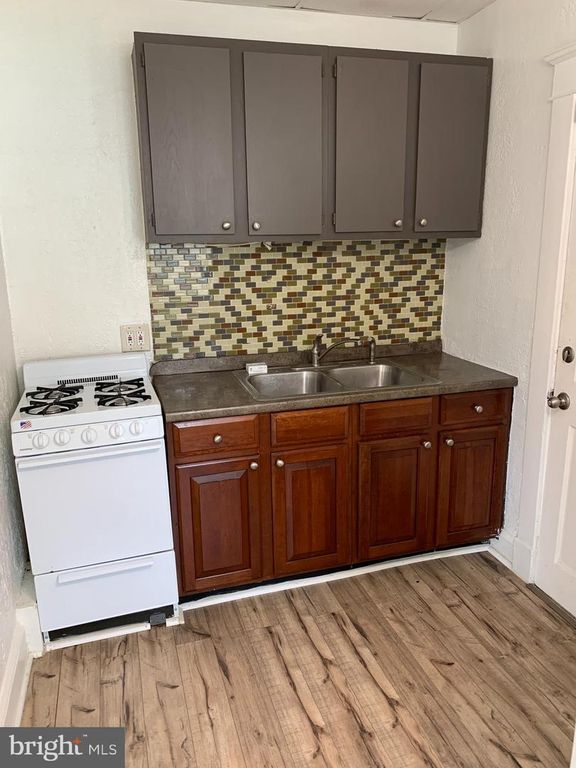 Image 7 of property listing at 412 BROADVIEW BLVD N, Glen Burnie, MD 21061