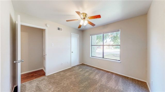 303 Manuel Drive B, College Station, TX 77840