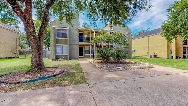 303 Manuel Drive B, College Station, TX 77840