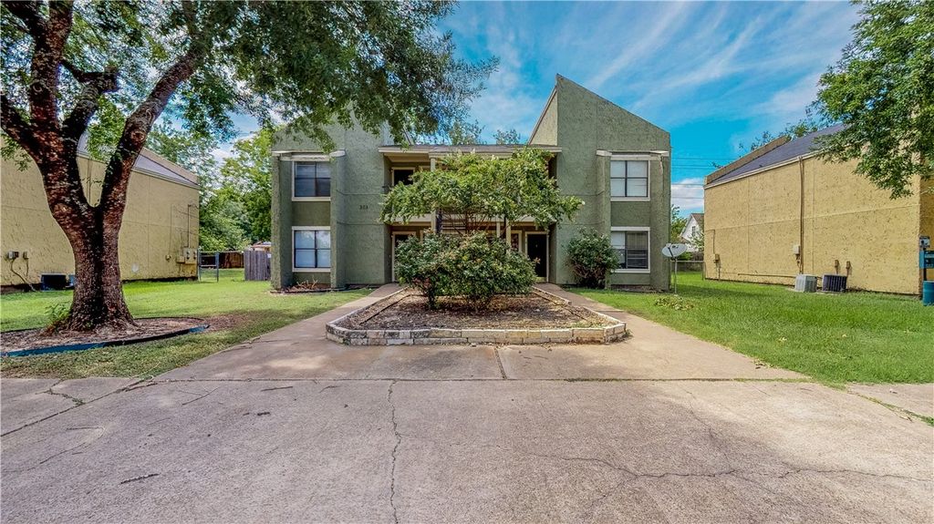 303 Manuel Drive B, College Station, TX 77840