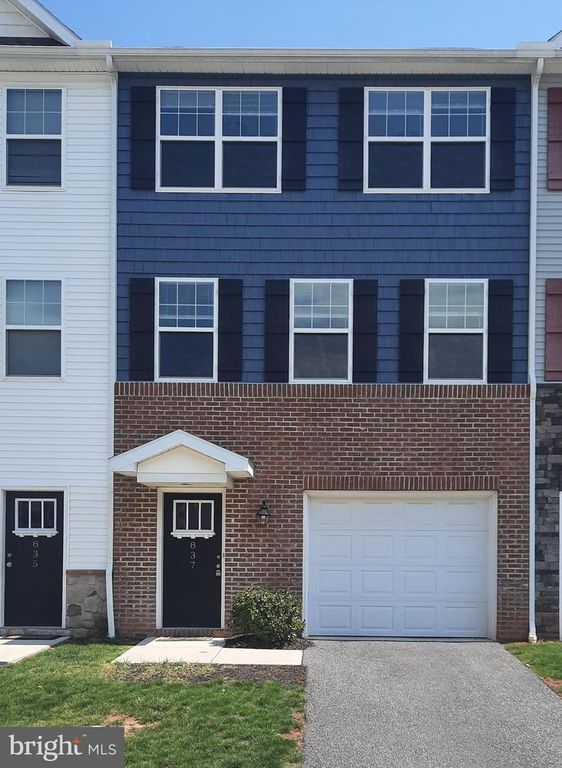 837 ADMIRALS QUAY DR, Mechanicsburg, PA 17050