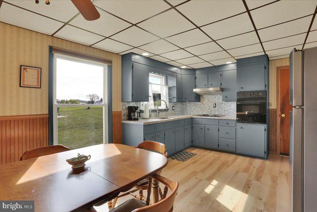 1383 FAIRVIEW DR, Leesport, PA 19533