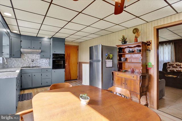 1383 FAIRVIEW DR, Leesport, PA 19533