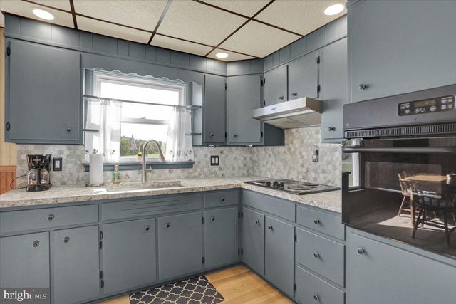 1383 FAIRVIEW DR, Leesport, PA 19533