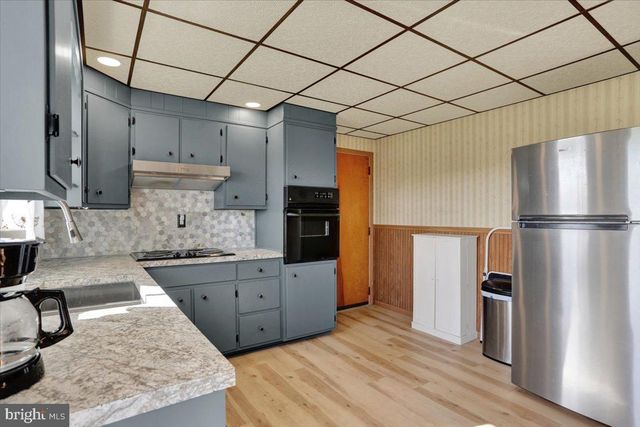 1383 FAIRVIEW DR, Leesport, PA 19533