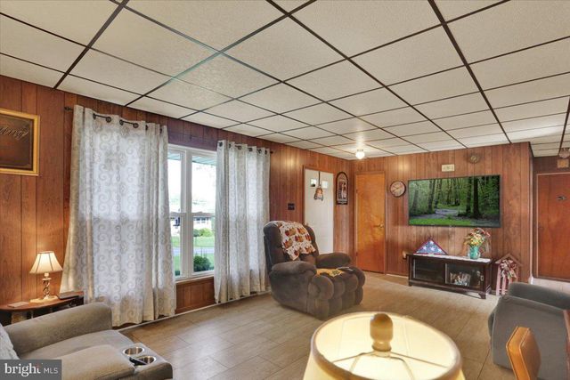 1383 FAIRVIEW DR, Leesport, PA 19533