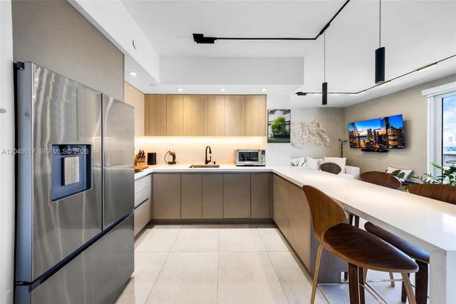 1621 Bay Road PH4, Miami Beach, FL 33139