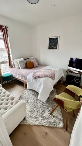 144 Old Colony Ave 502, Boston, MA 02127