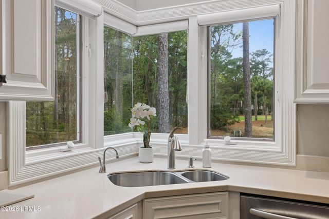 8 Long Brow Road, Hilton Head Island, SC 29928