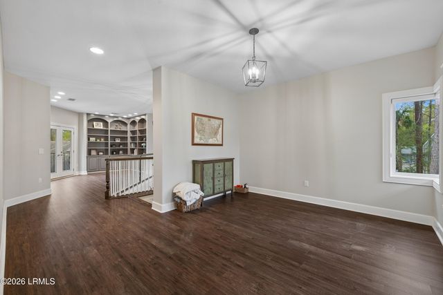 8 Long Brow Road, Hilton Head Island, SC 29928