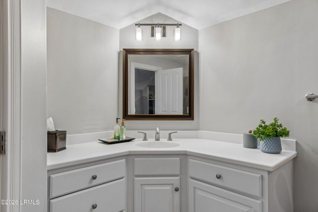 8 Long Brow Road, Hilton Head Island, SC 29928