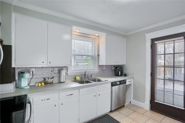 319 E Edgewood Ave, New Castle, PA 16105