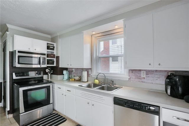 319 E Edgewood Ave, New Castle, PA 16105