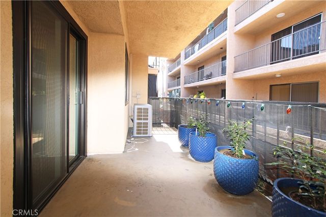 1140 Pacific 16, Long Beach, CA 90813