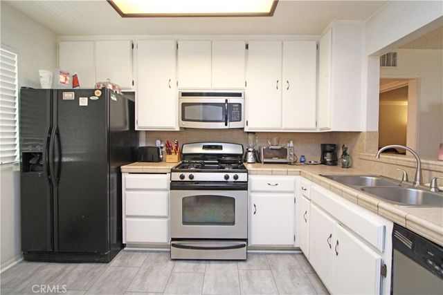 1140 Pacific 16, Long Beach, CA 90813