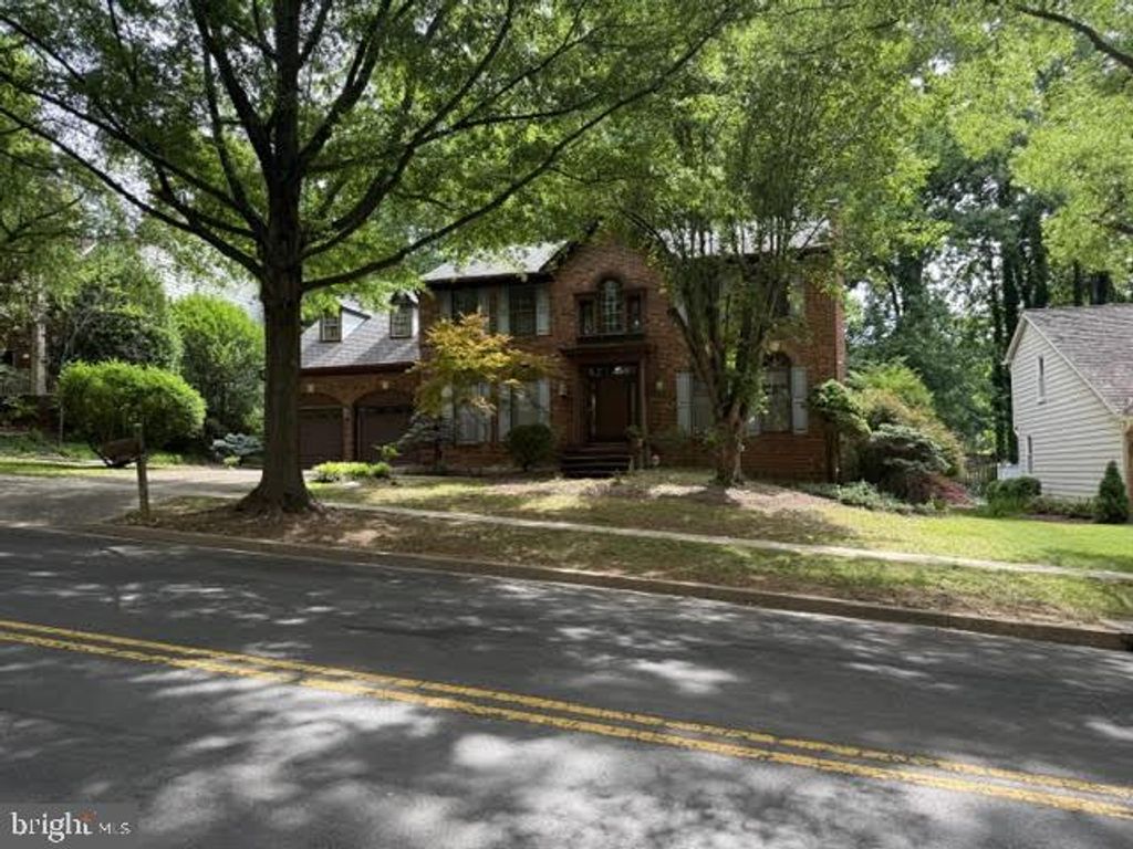 5621 SUGARBUSH LN, Rockville, MD 20852