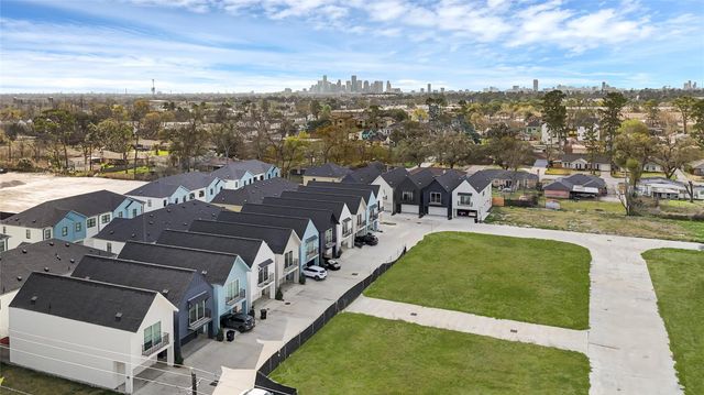 4606 Crown Grove Lane, Houston, TX 77018