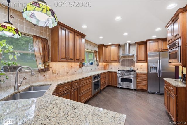 3062 Saint Jude Drive, Waterford Charter Township, MI 48329