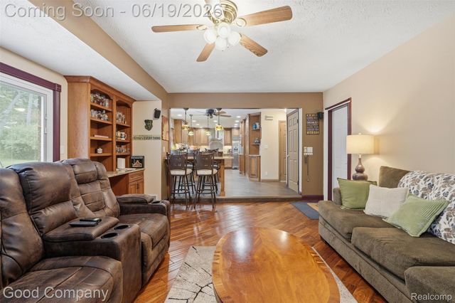 3062 Saint Jude Drive, Waterford Charter Township, MI 48329