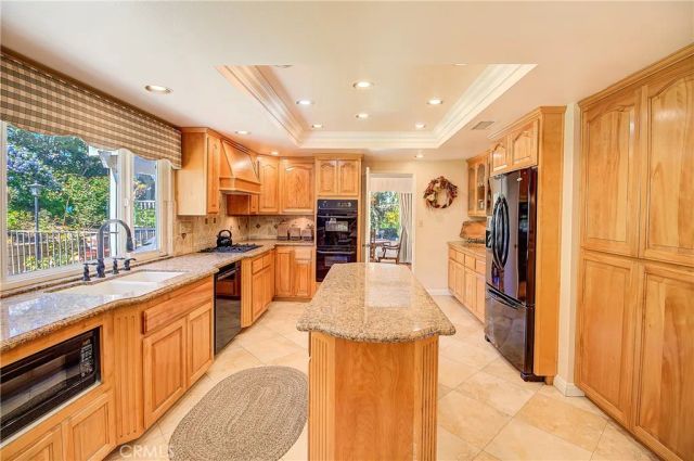 1230 Via Vallarta, Riverside, CA 92506