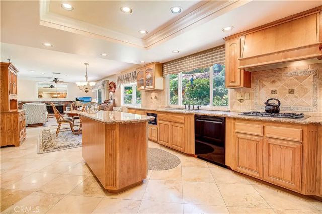 1230 Via Vallarta, Riverside, CA 92506