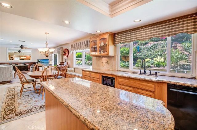 1230 Via Vallarta, Riverside, CA 92506