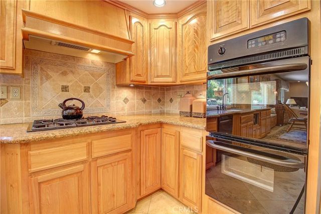 1230 Via Vallarta, Riverside, CA 92506